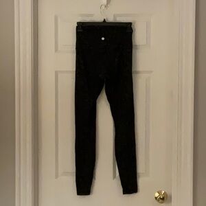 Women's Black lululemon leggings 28inch Align